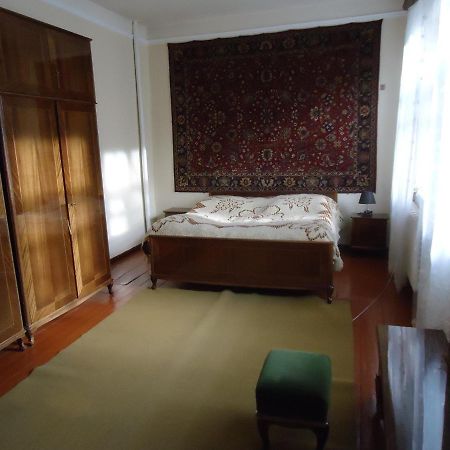 Maka`s Guest House Kazbegi Bagian luar foto