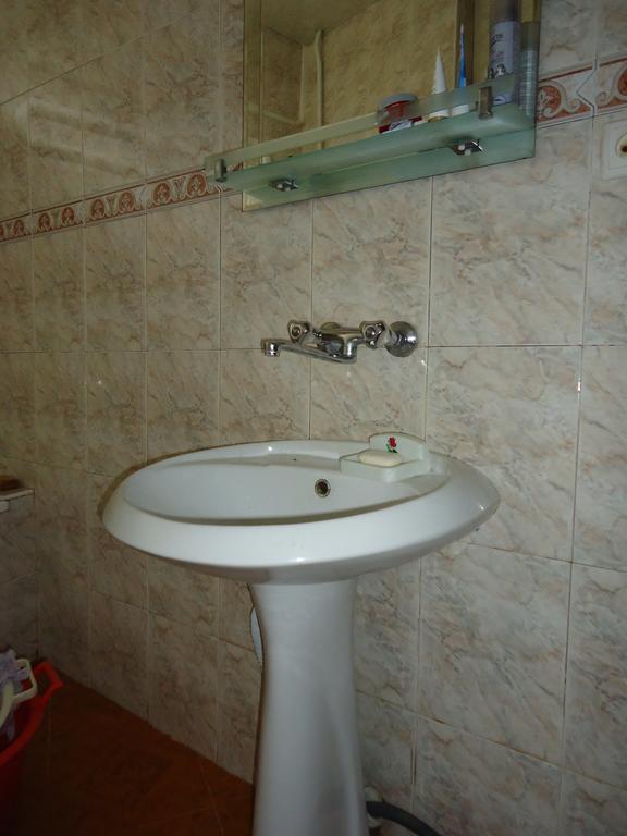 Maka`s Guest House Kazbegi Bagian luar foto