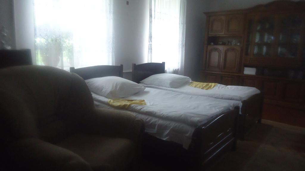 Maka`s Guest House Kazbegi Bagian luar foto