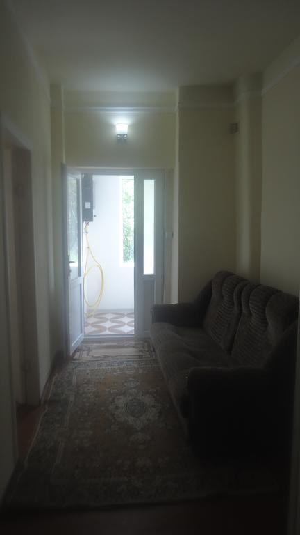 Maka`s Guest House Kazbegi Bagian luar foto